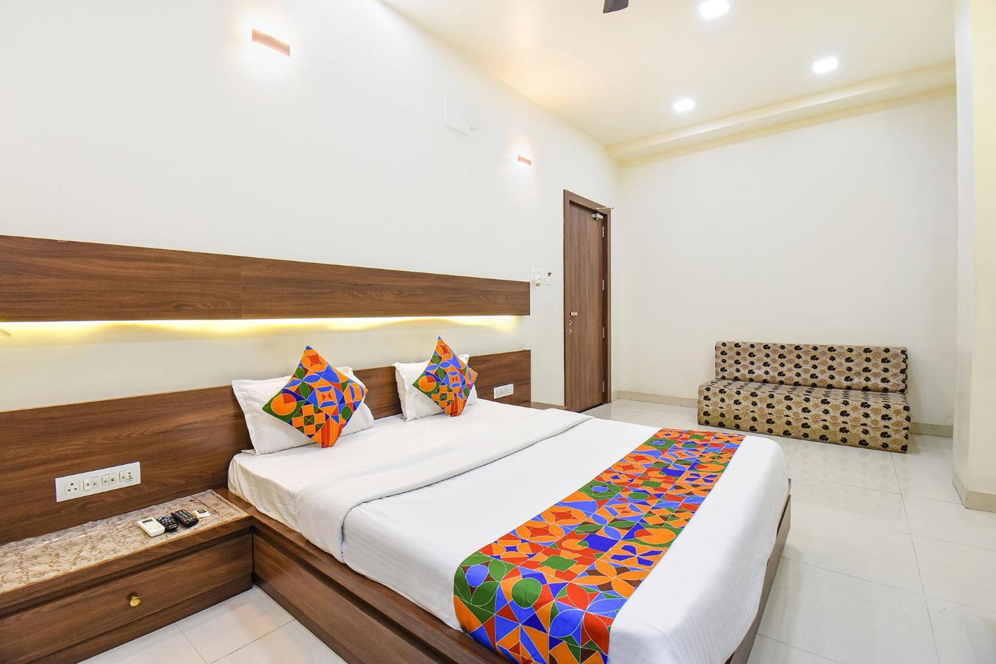 Fabhotel Royal Suits - Nr Mahadji Shinde Chhatri Mundhwa Екстер'єр фото