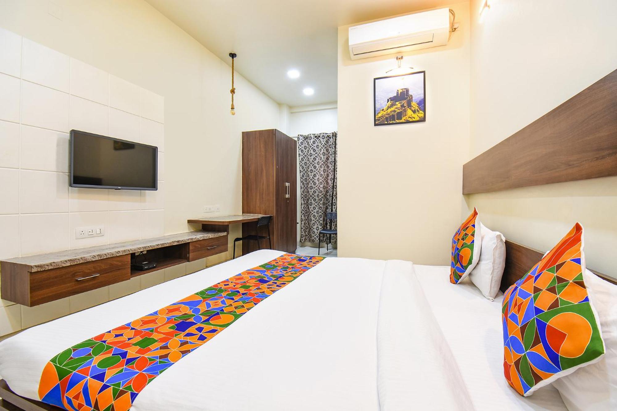 Fabhotel Royal Suits - Nr Mahadji Shinde Chhatri Mundhwa Екстер'єр фото
