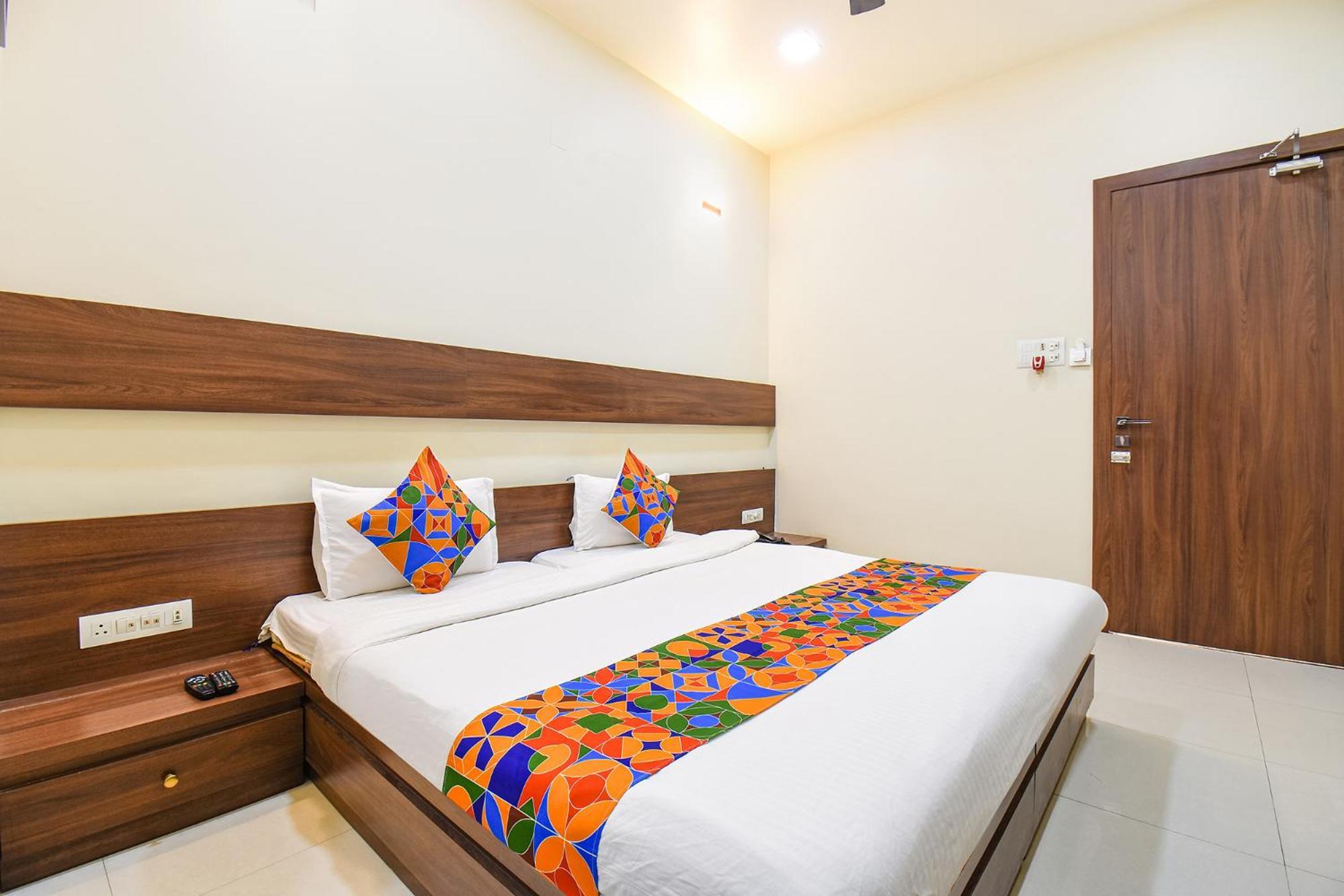 Fabhotel Royal Suits - Nr Mahadji Shinde Chhatri Mundhwa Екстер'єр фото