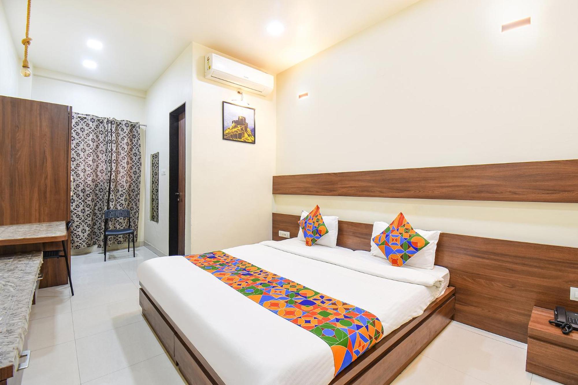 Fabhotel Royal Suits - Nr Mahadji Shinde Chhatri Mundhwa Екстер'єр фото