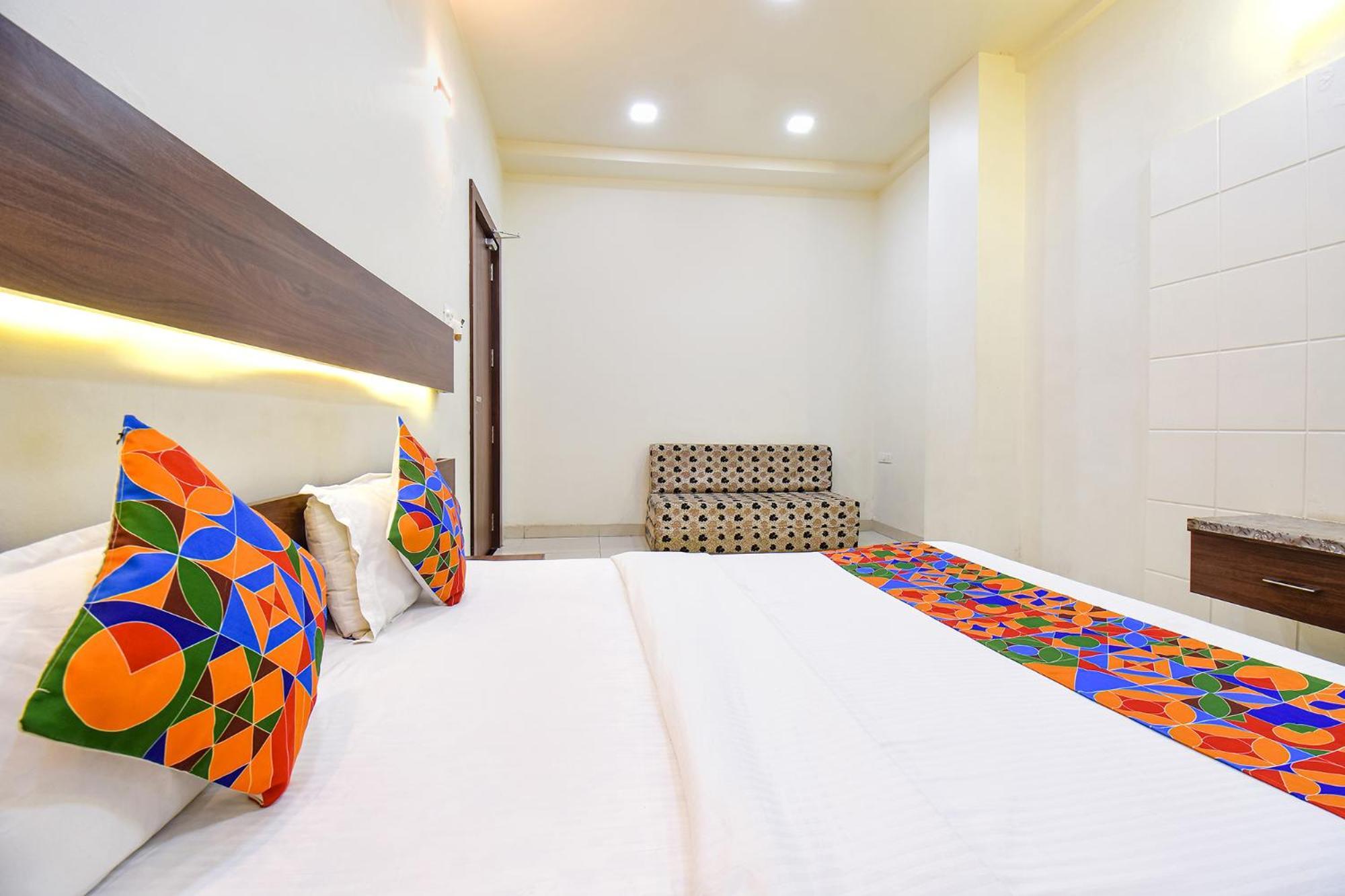 Fabhotel Royal Suits - Nr Mahadji Shinde Chhatri Mundhwa Екстер'єр фото