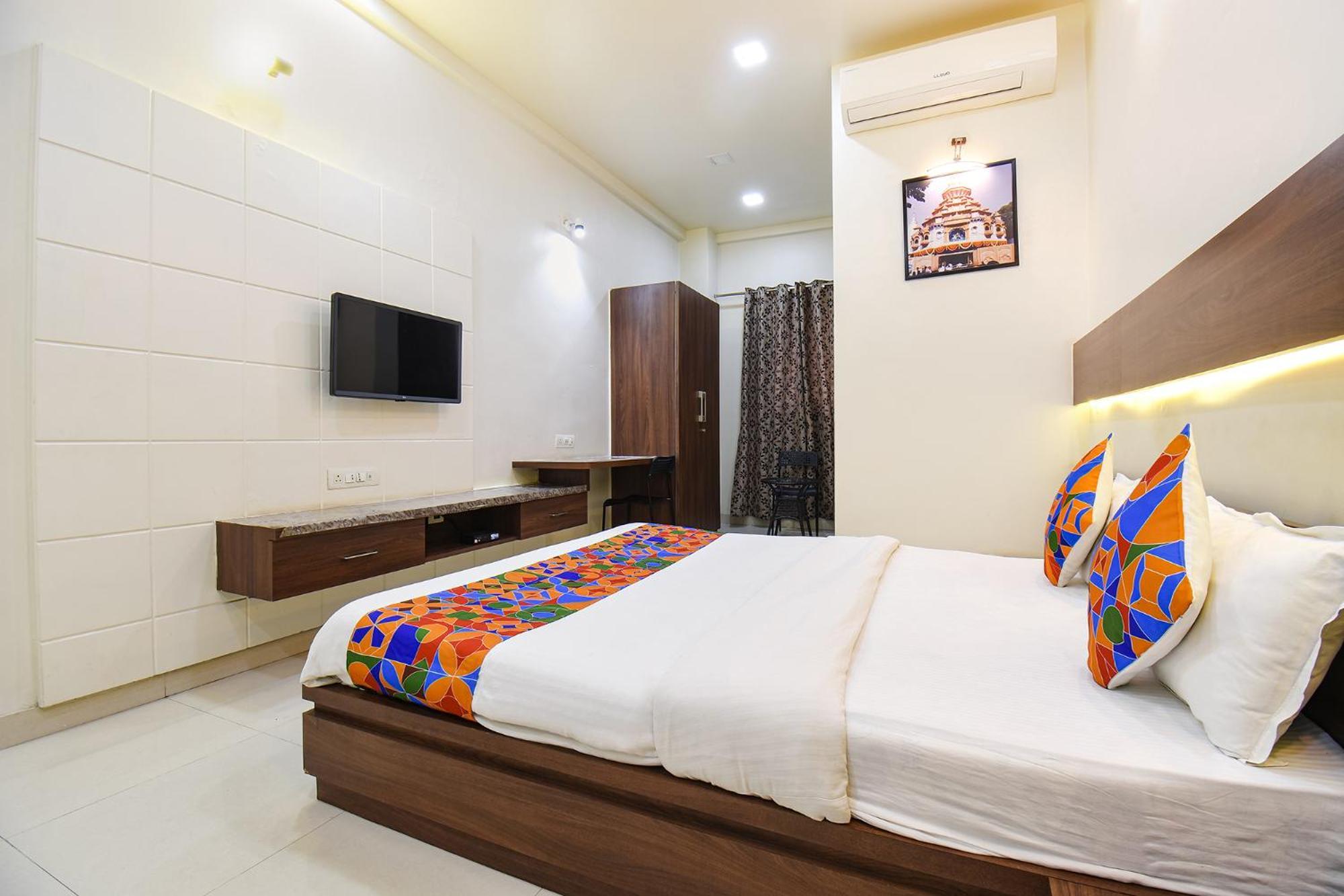 Fabhotel Royal Suits - Nr Mahadji Shinde Chhatri Mundhwa Екстер'єр фото